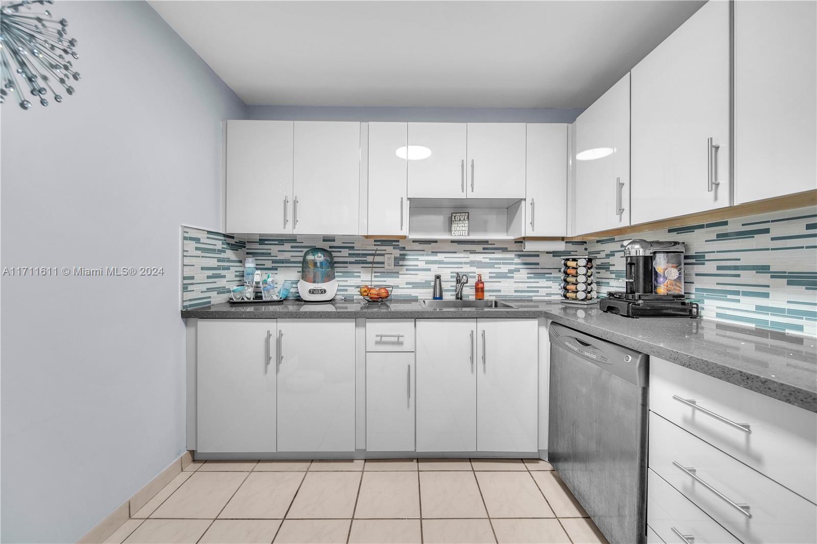 6900 Bay Dr 11i Property Photo 8