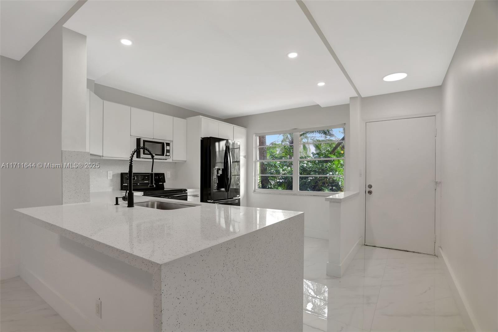 2202 Lucaya Bnd M1 Property Photo 1