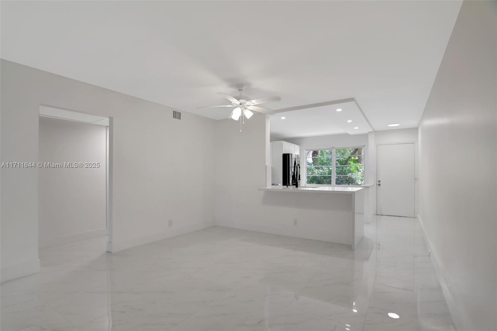 2202 Lucaya Bnd M1 Property Photo 5