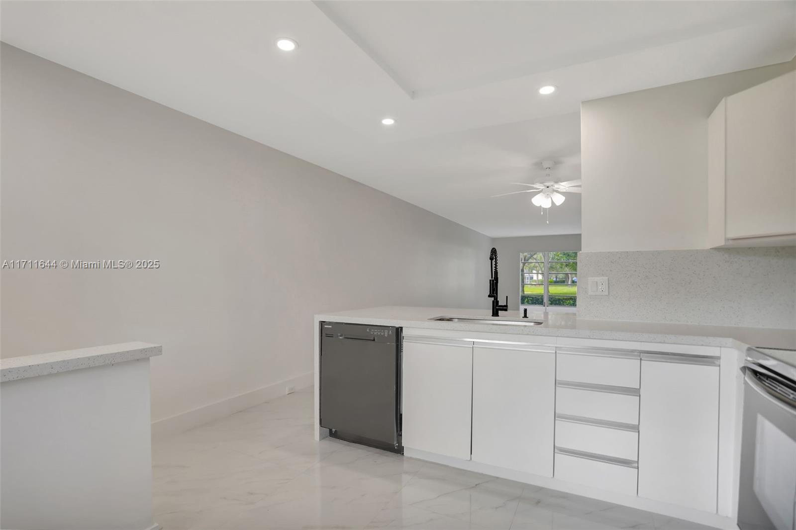 2202 Lucaya Bnd M1 Property Photo 25