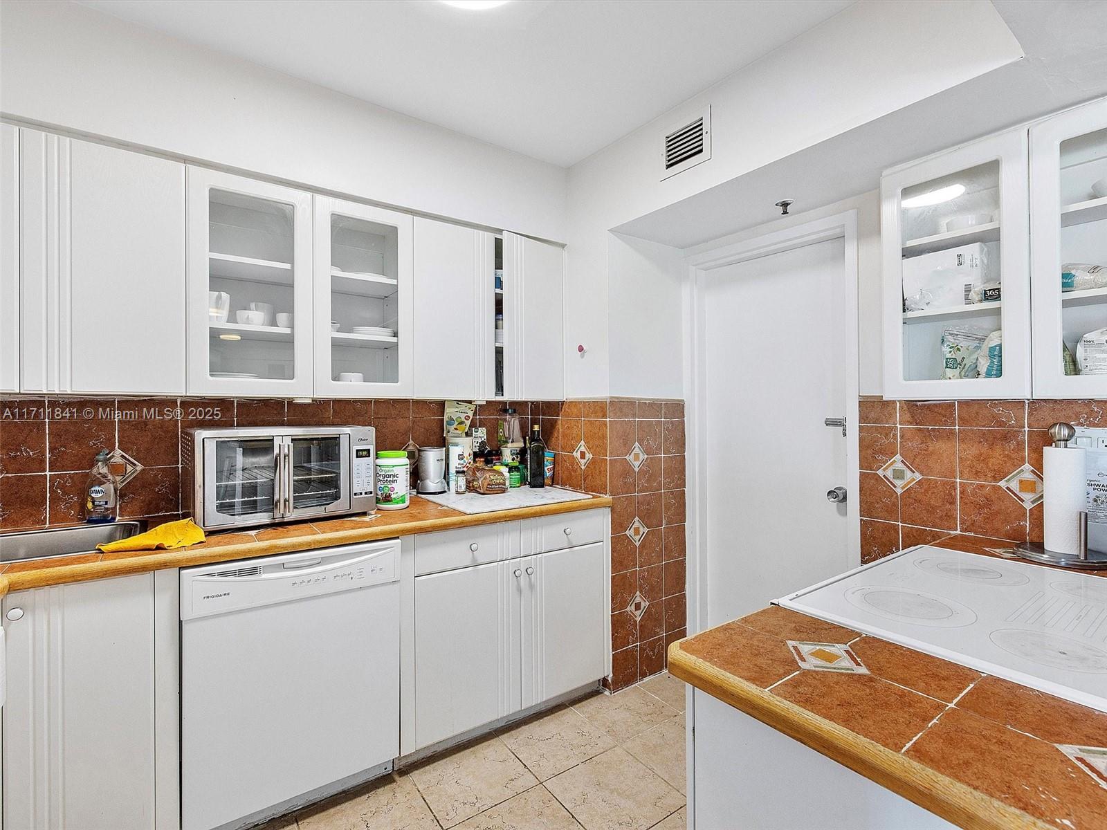 900 Bay Dr 721 Property Photo 12
