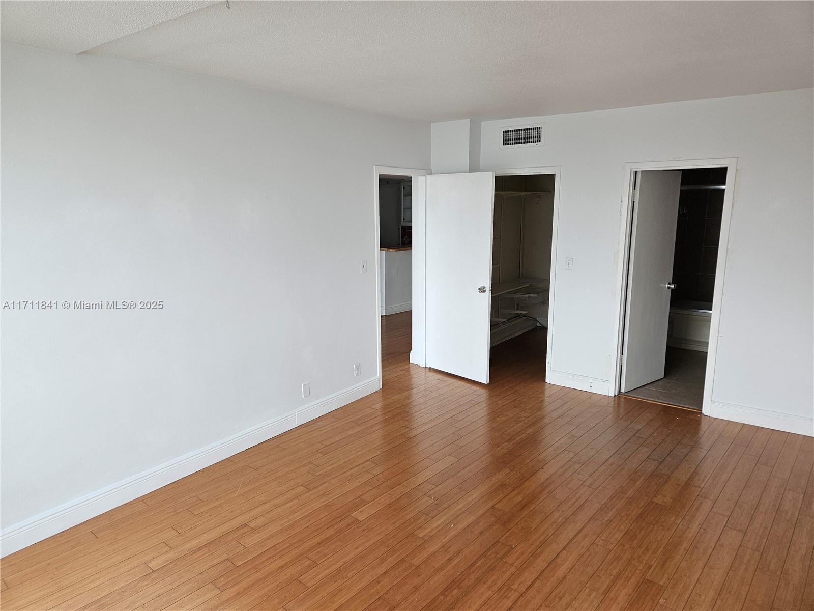 900 Bay Dr 721 Property Photo 28
