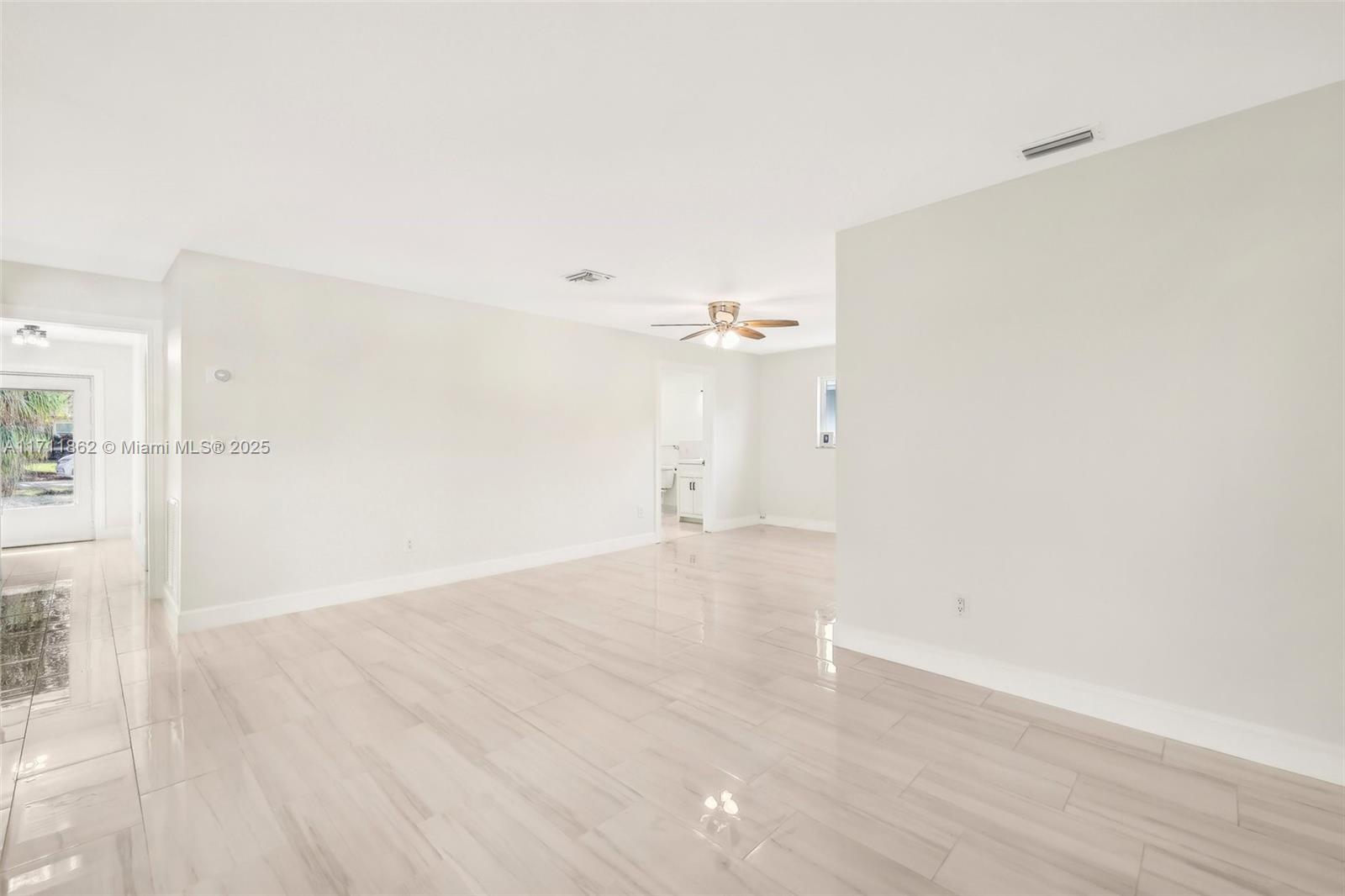 11899 Nw 24th St Property Photo 4