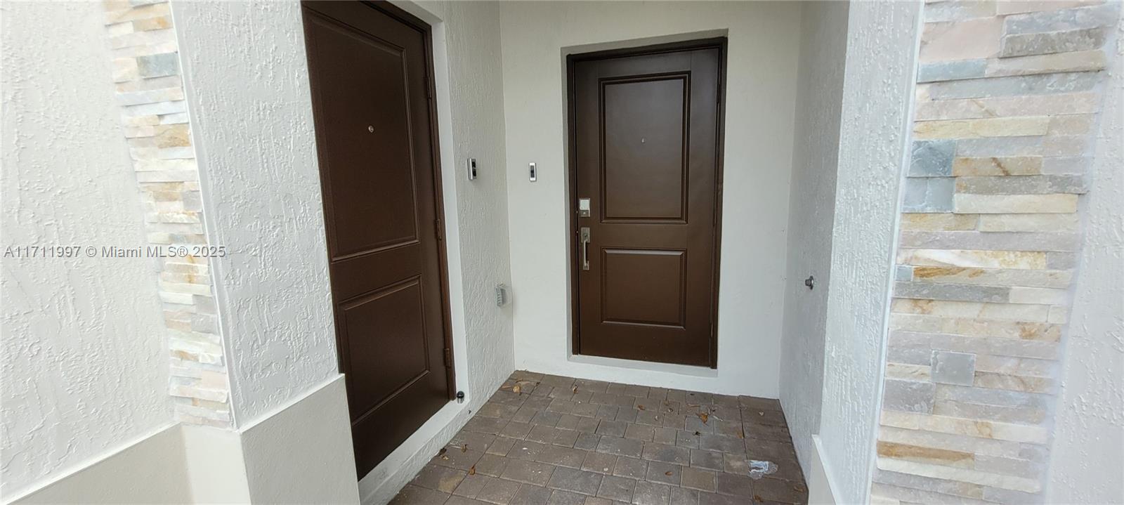 2355 Se 24 Ct Property Photo 3