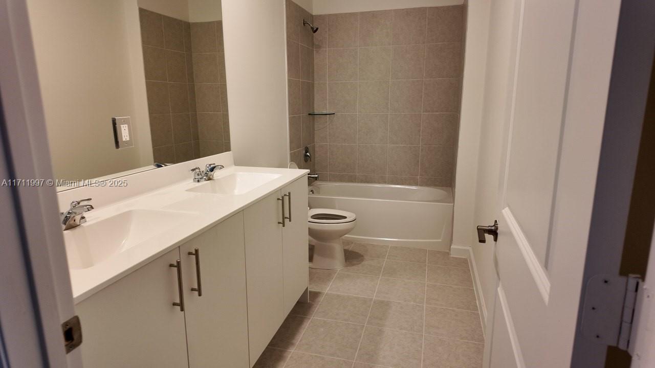 2355 Se 24 Ct Property Photo 13