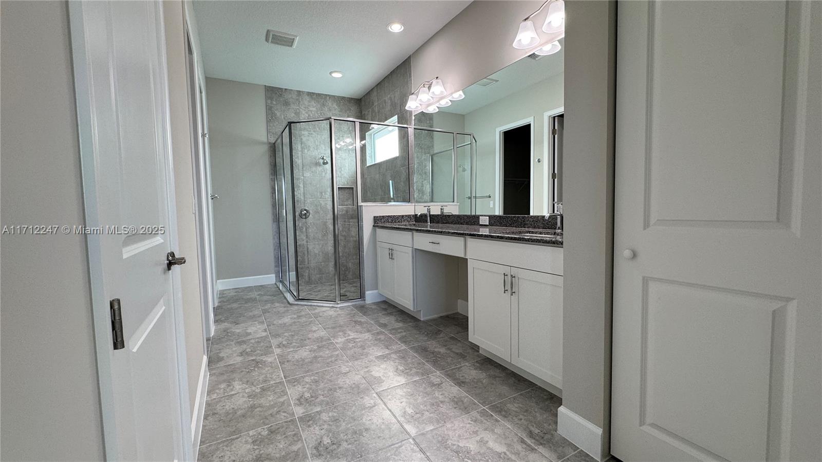 14935 Wildwood Cir 14935 Property Photo 8