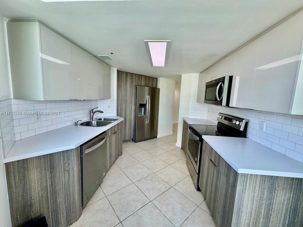 5880 Collins Ave 807 Property Photo 7