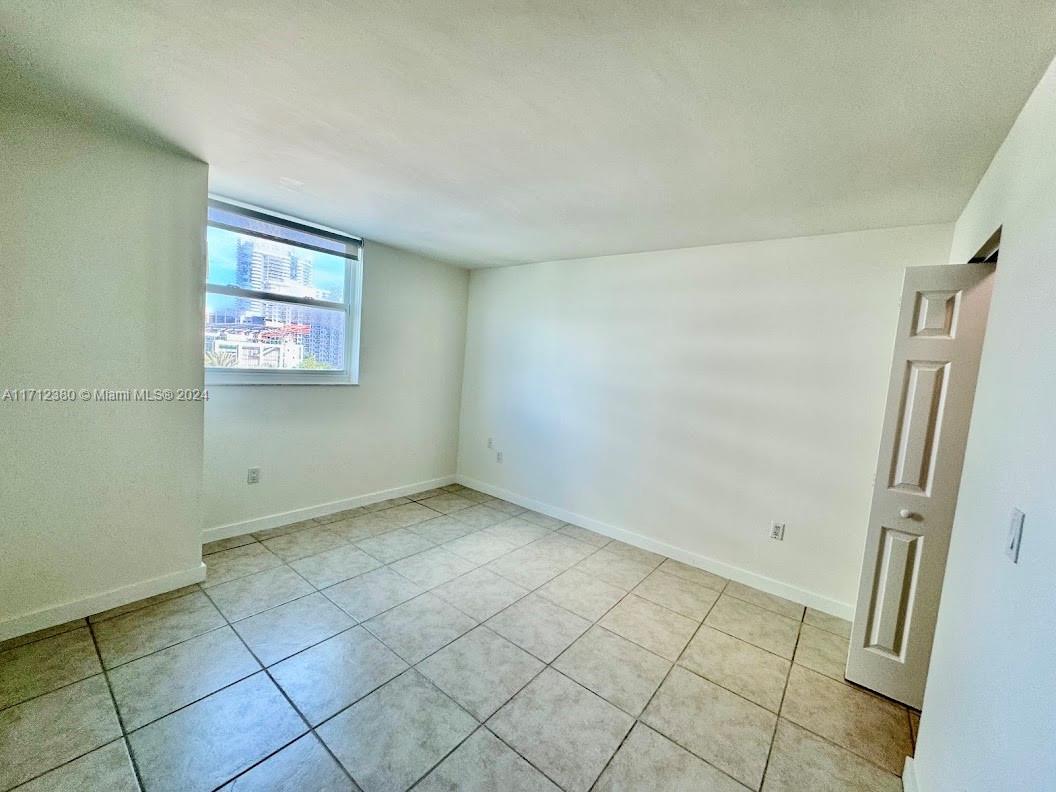5880 Collins Ave 807 Property Photo 10