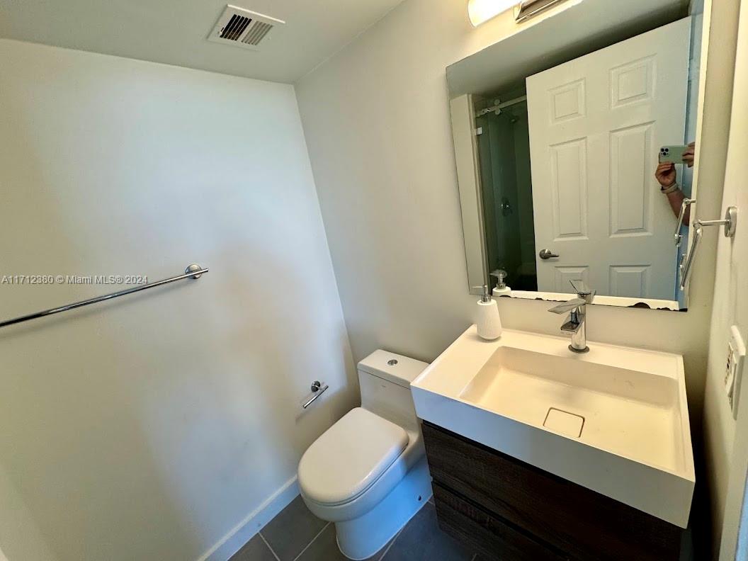5880 Collins Ave 807 Property Photo 13