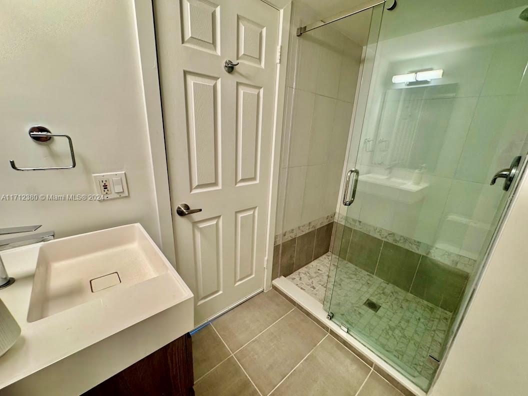 5880 Collins Ave 807 Property Photo 14