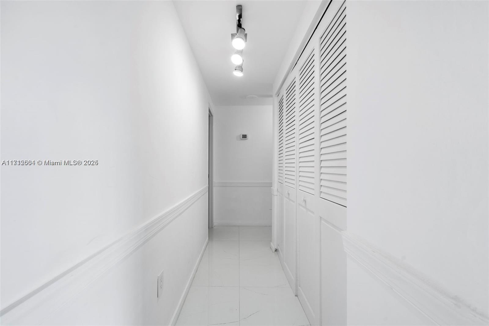300 Bayview Dr 210 Property Photo 7