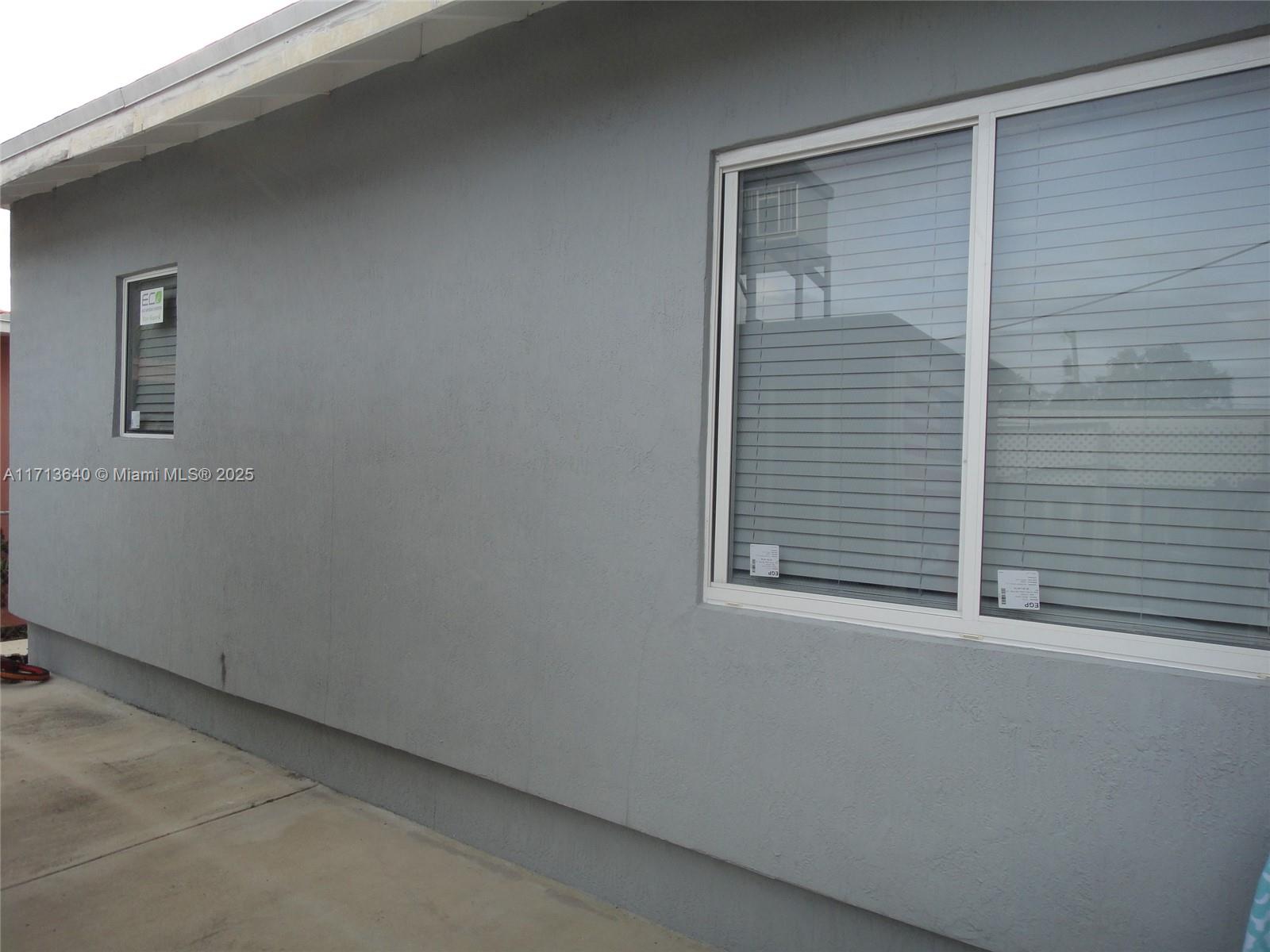 1053 Nw 34th Ave Property Photo 5