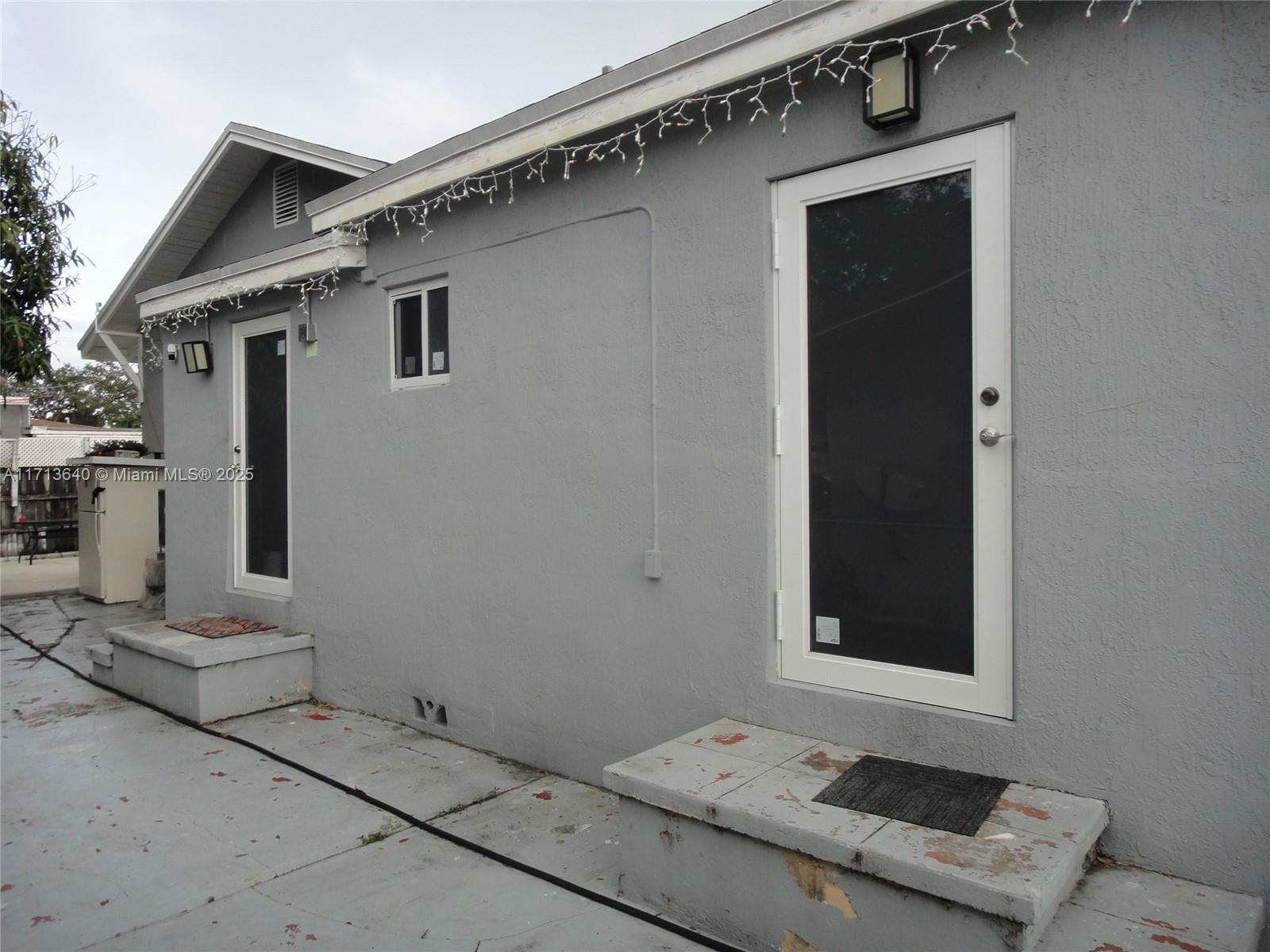 1053 Nw 34th Ave Property Photo 8