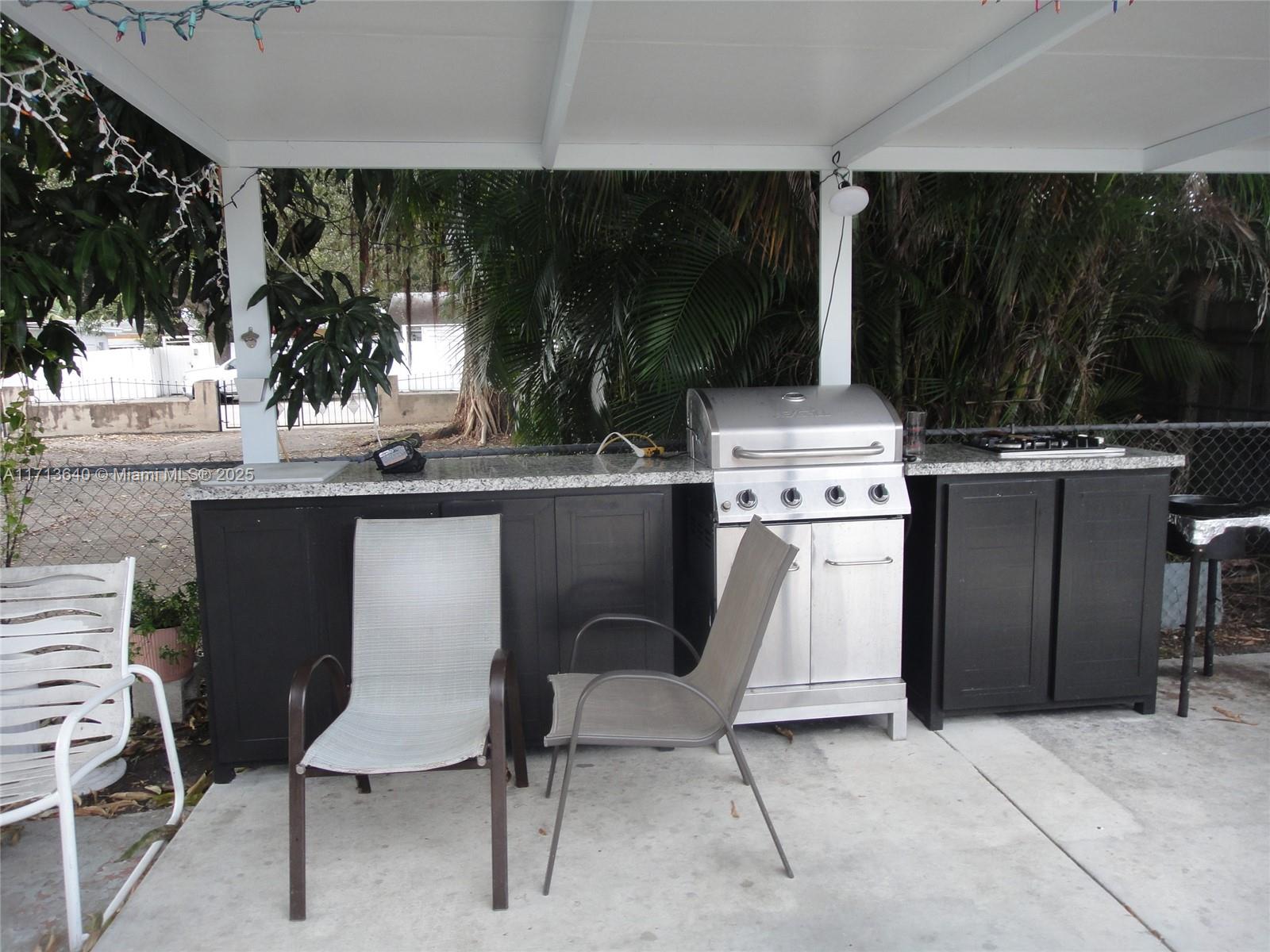 1053 Nw 34th Ave Property Photo 11