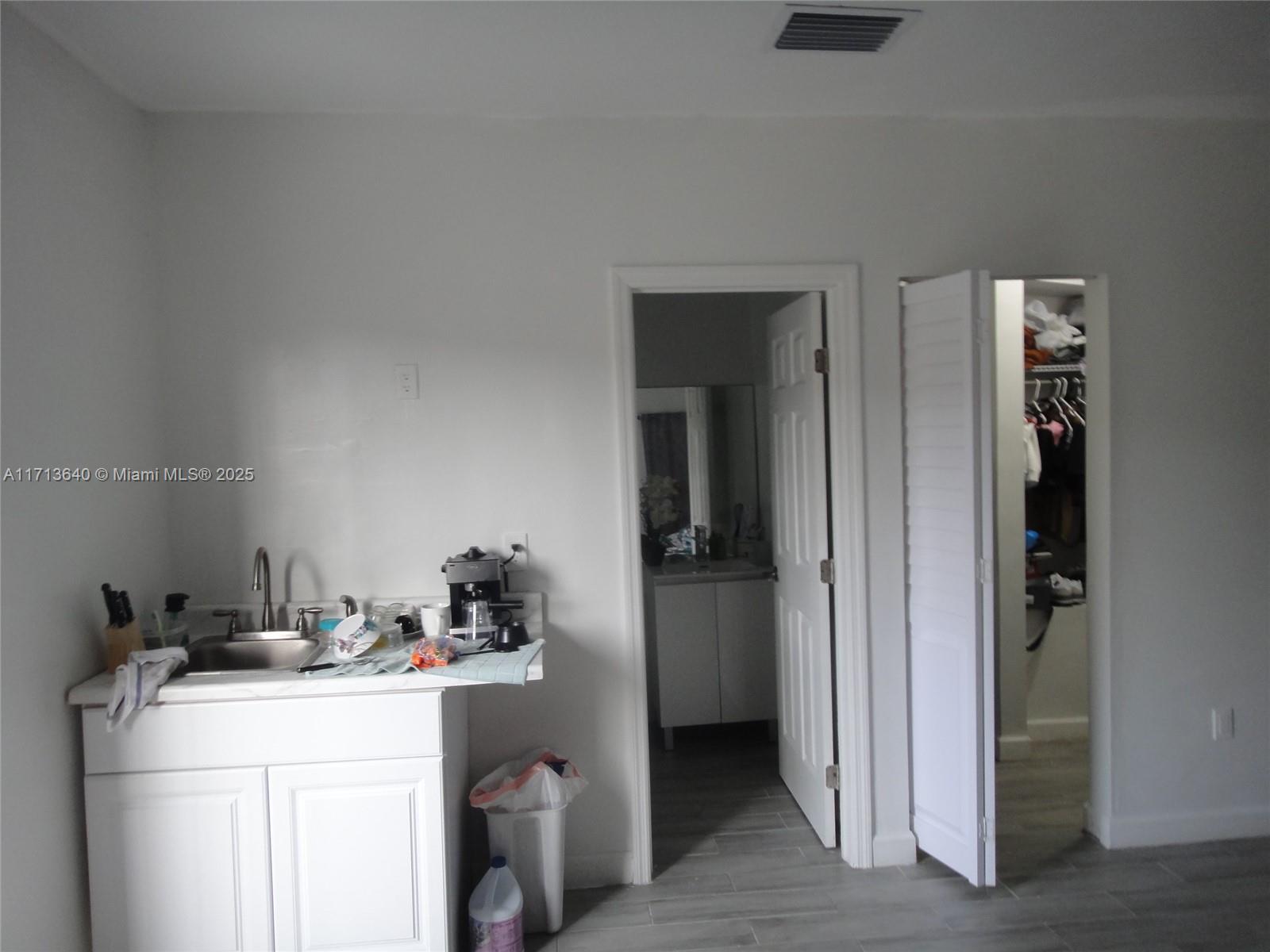 1053 Nw 34th Ave Property Photo 17