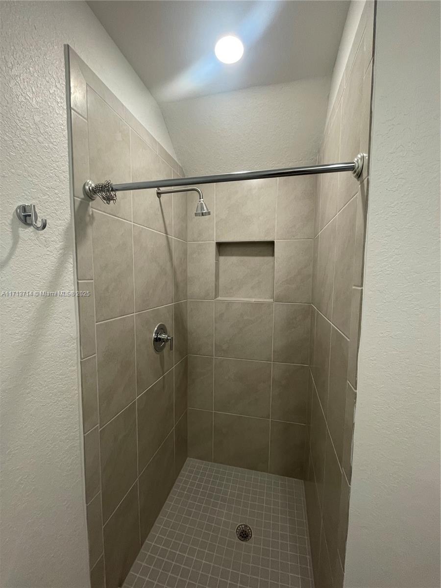 495 Ne 5th Ln Property Photo 17