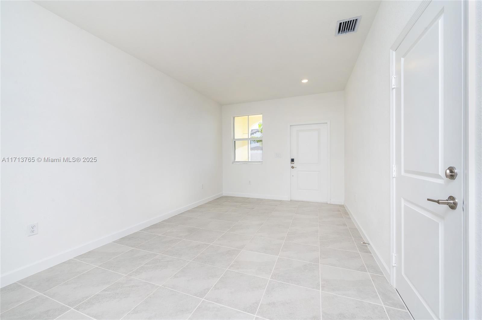 2433 Se 29 St 2433 Property Photo 23