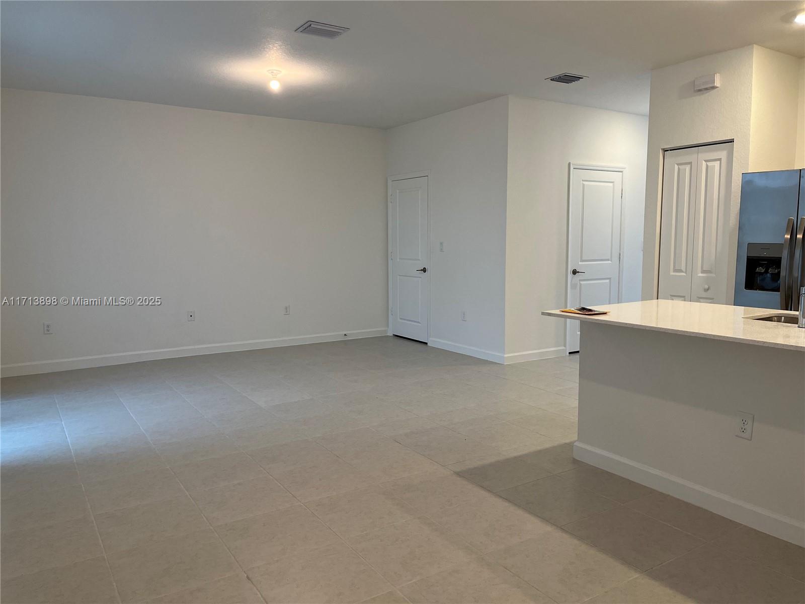 725 Se 14 Court 725 Property Photo 5
