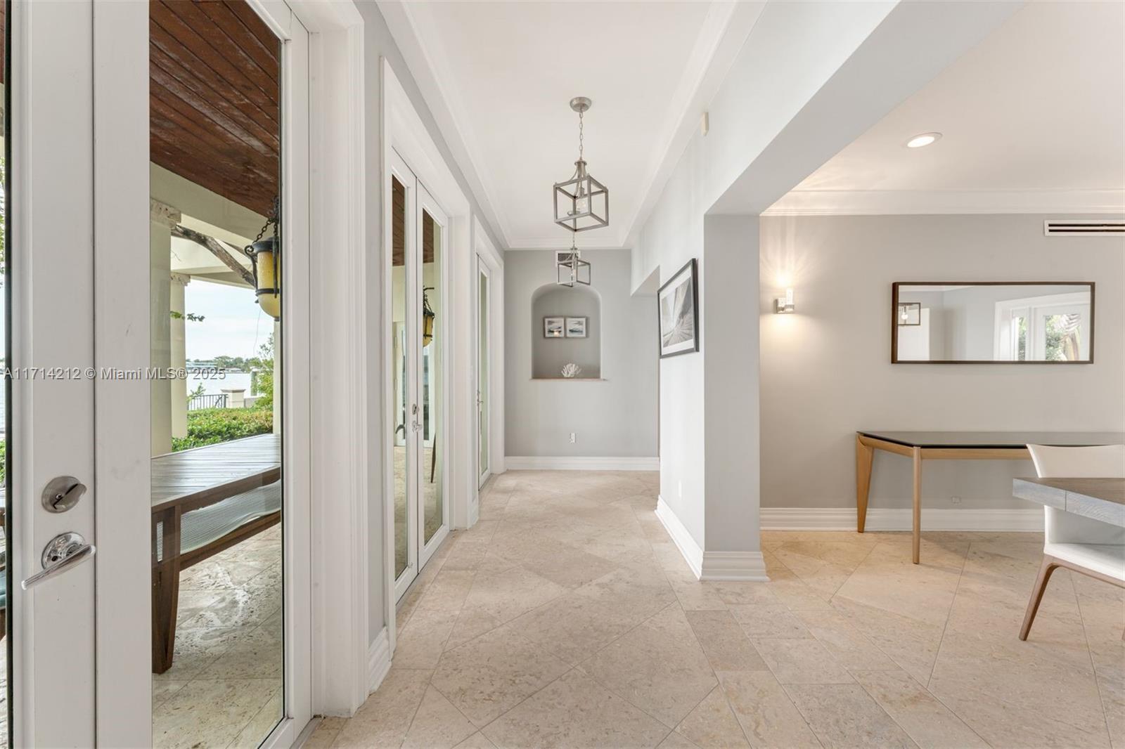 11 E Rivo Alto Dr Property Photo 16