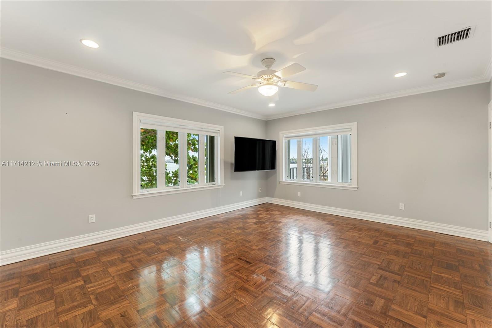 11 E Rivo Alto Dr Property Photo 28