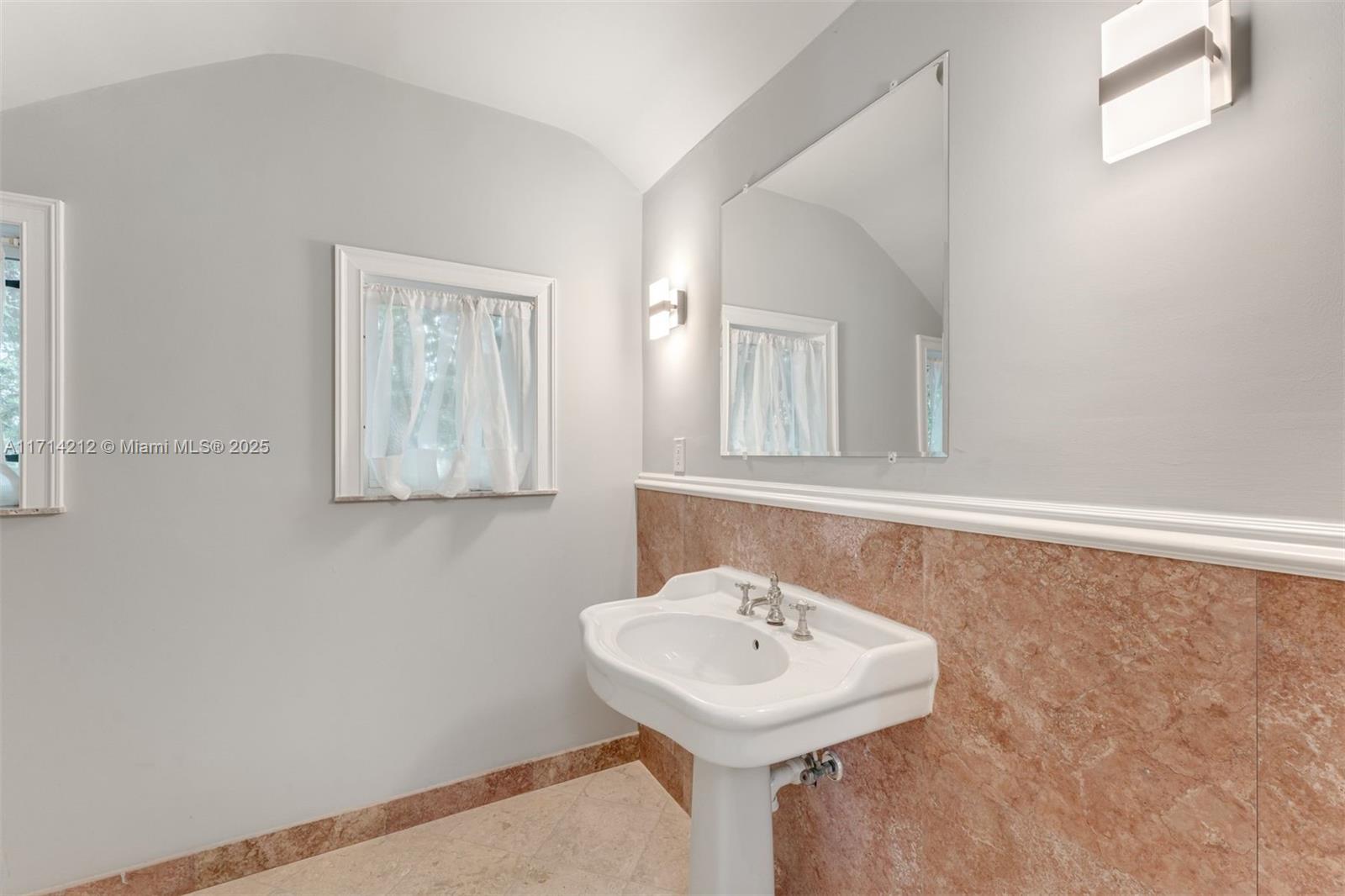 11 E Rivo Alto Dr Property Photo 33