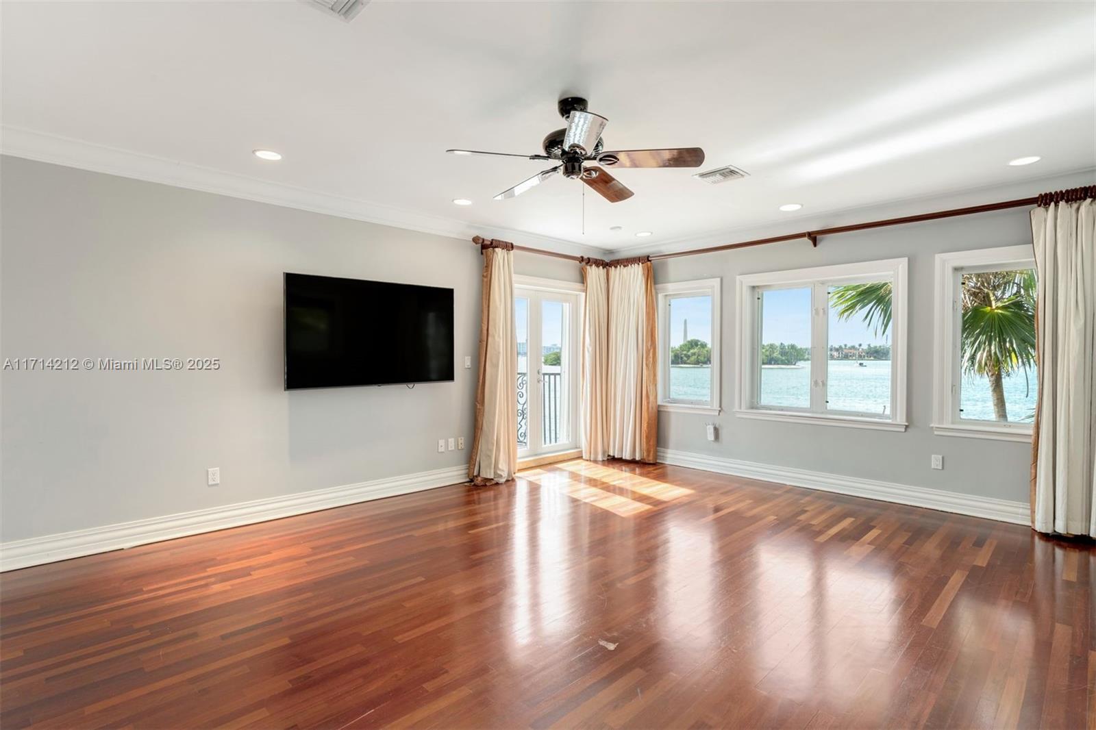 11 E Rivo Alto Dr Property Photo 38