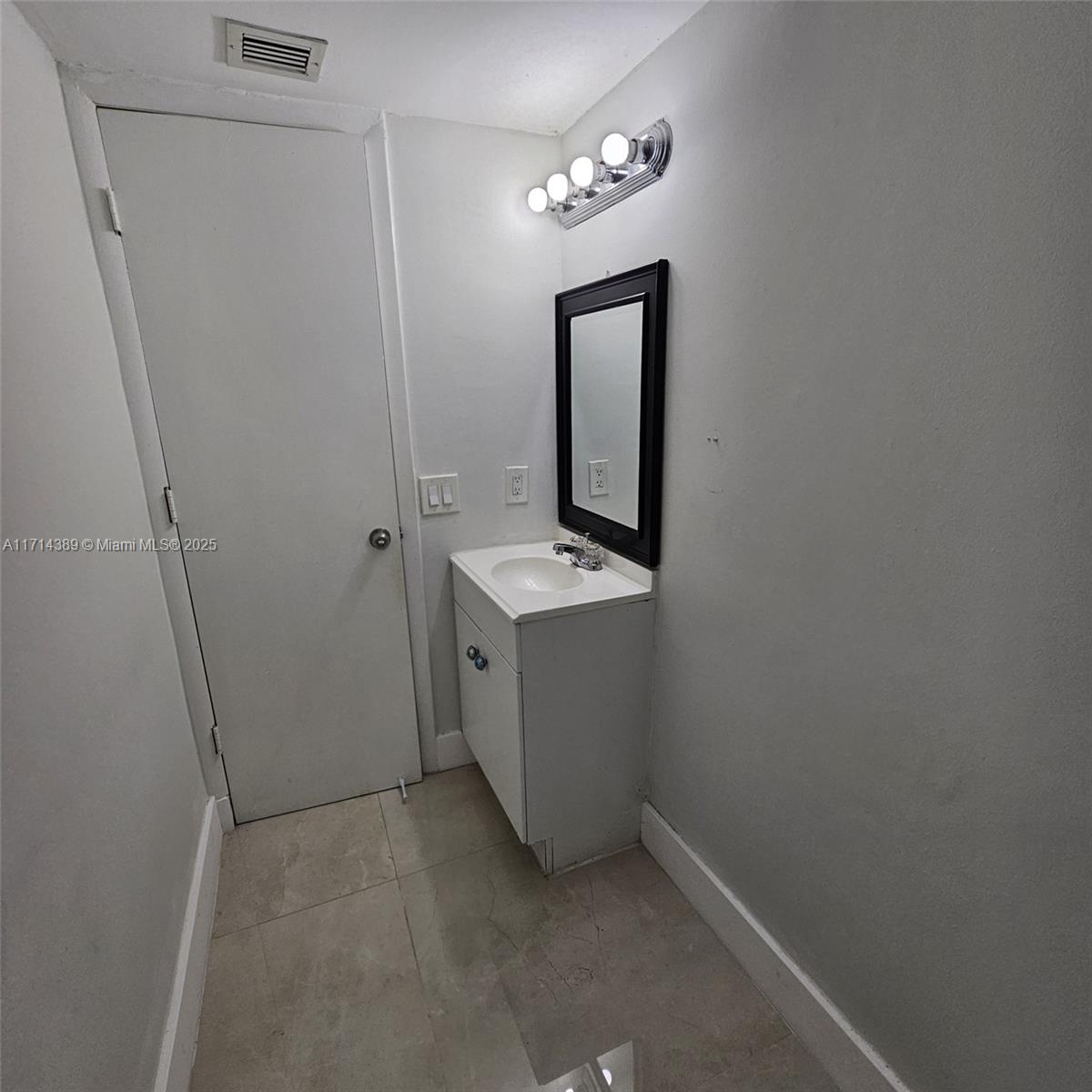 20818 San Simeon Way 108 Property Photo 11