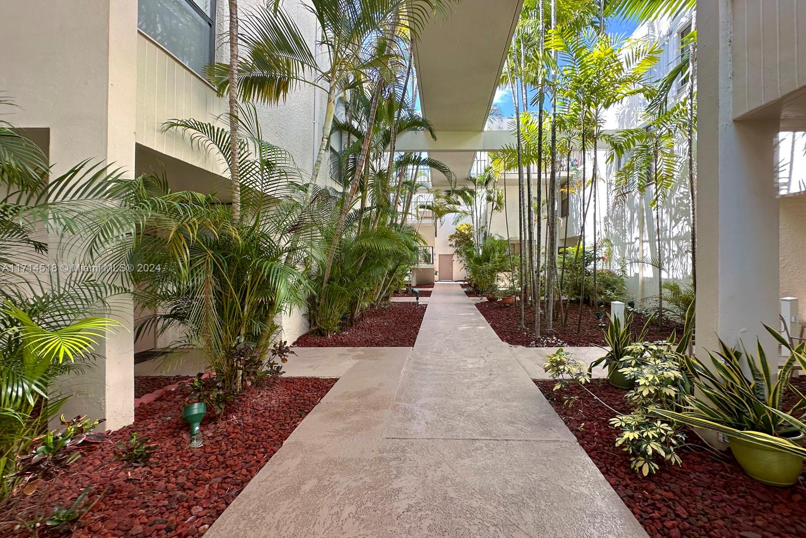 20200 W Country Club Dr Ph24 Property Photo 23