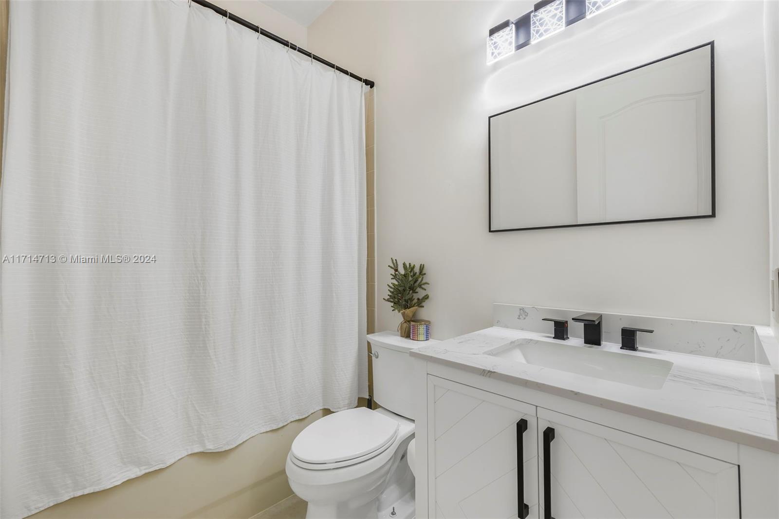 1042 Sw 146th Ter Property Photo 14