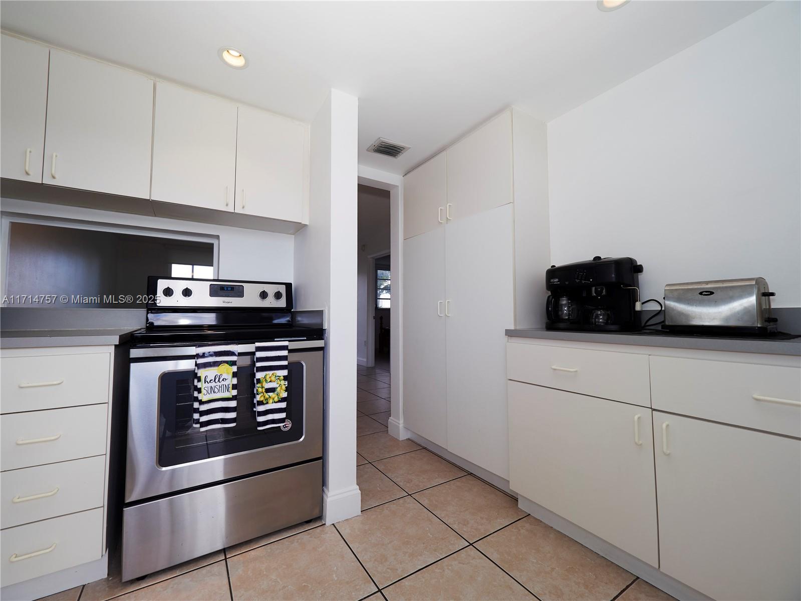 2861 Leonard Dr F412 Property Photo 5