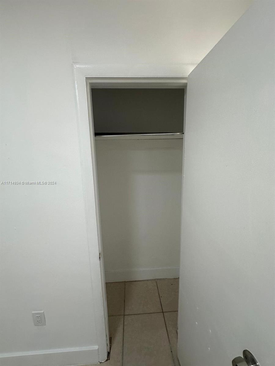 940 Nw 34th Way Property Photo 8