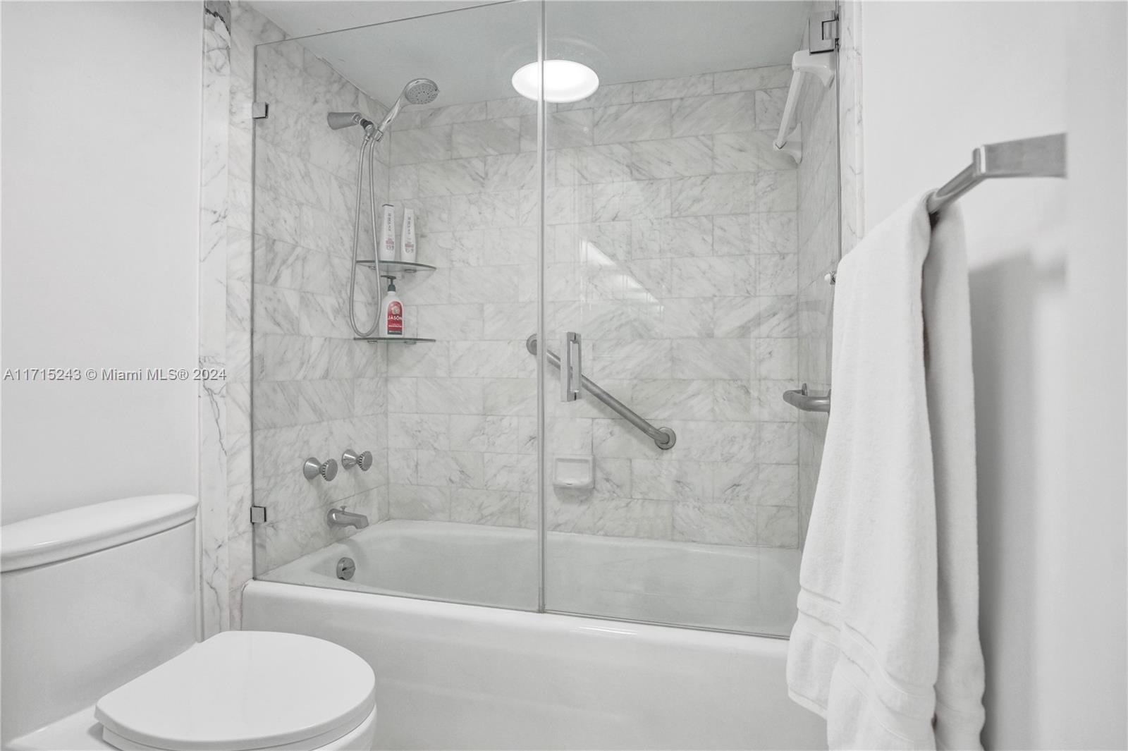 19707 Turnberry Way 16c Property Photo 25