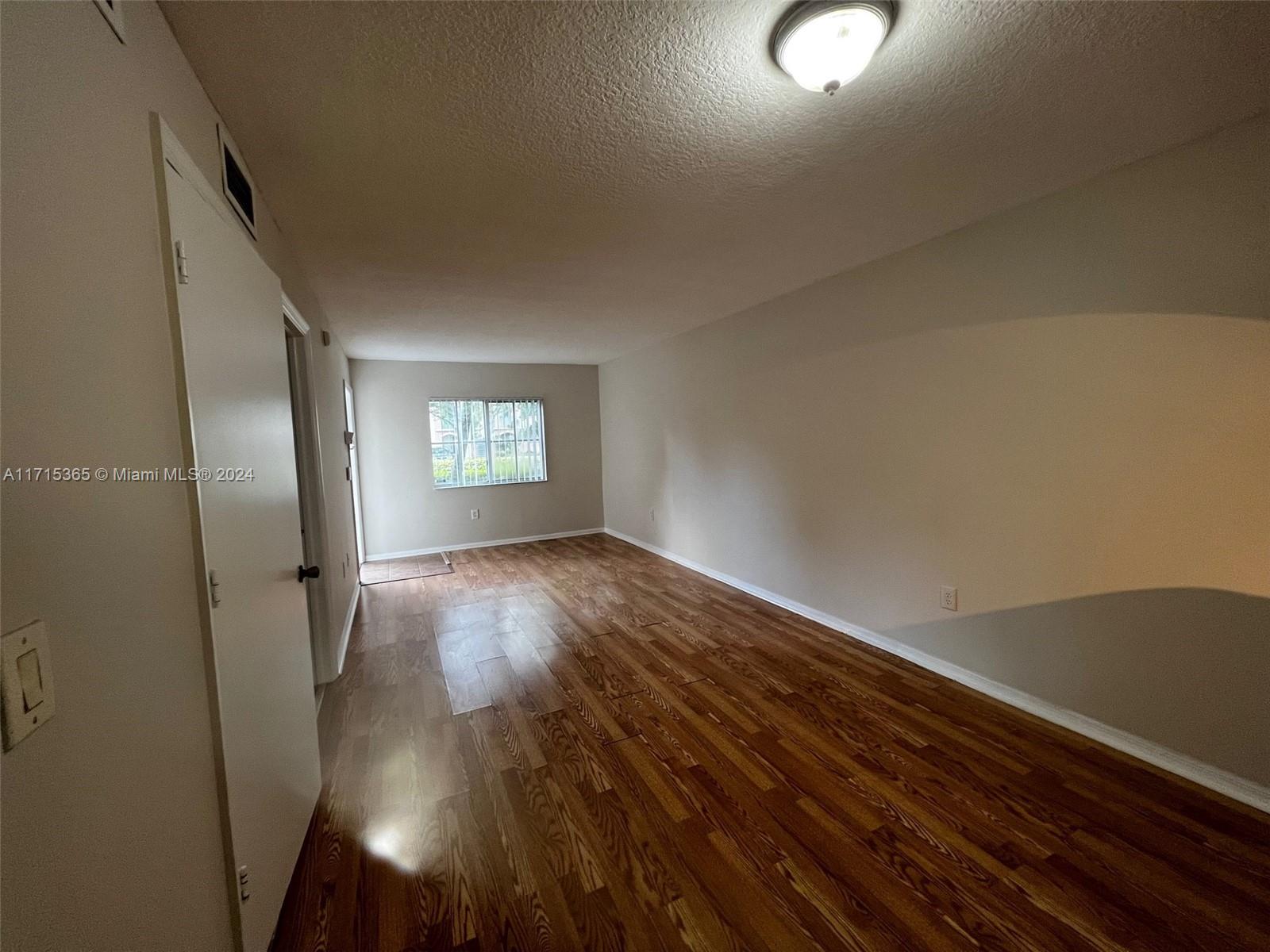 2911 13 Av 102 Property Photo 3