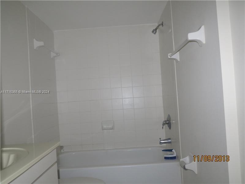 2911 13 Av 102 Property Photo 8