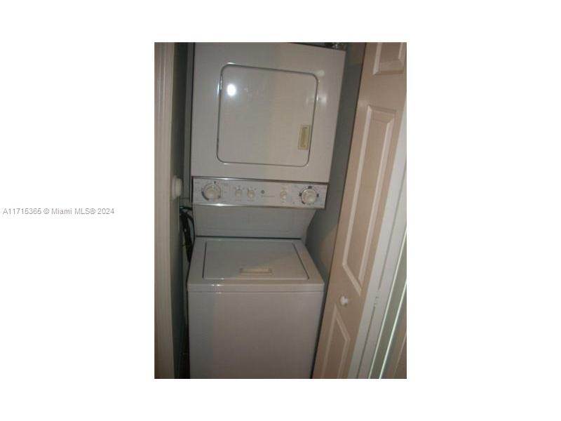 2911 13 Av 102 Property Photo 10