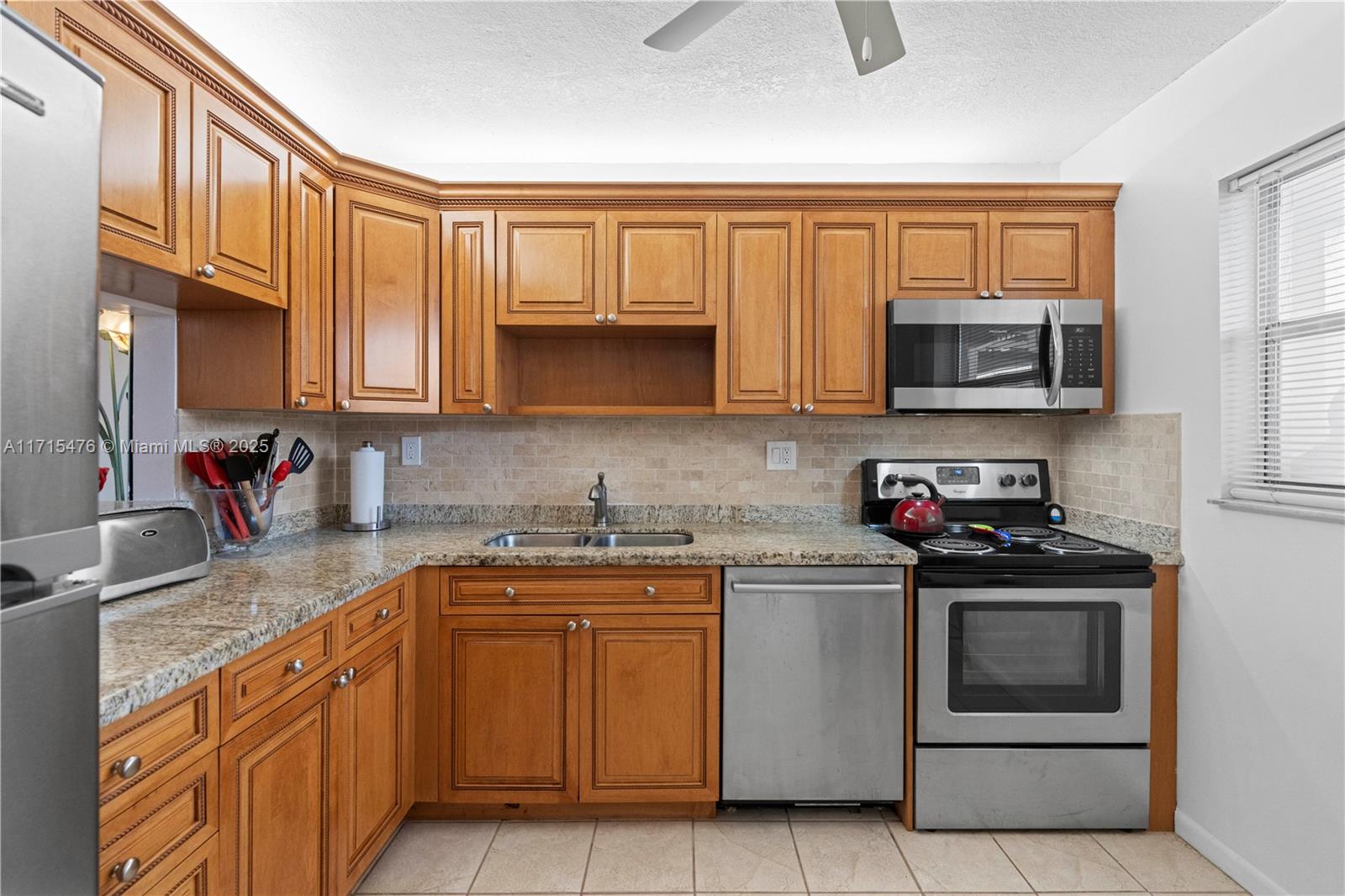 6870 Royal Palm Blvd 208m Property Photo 4