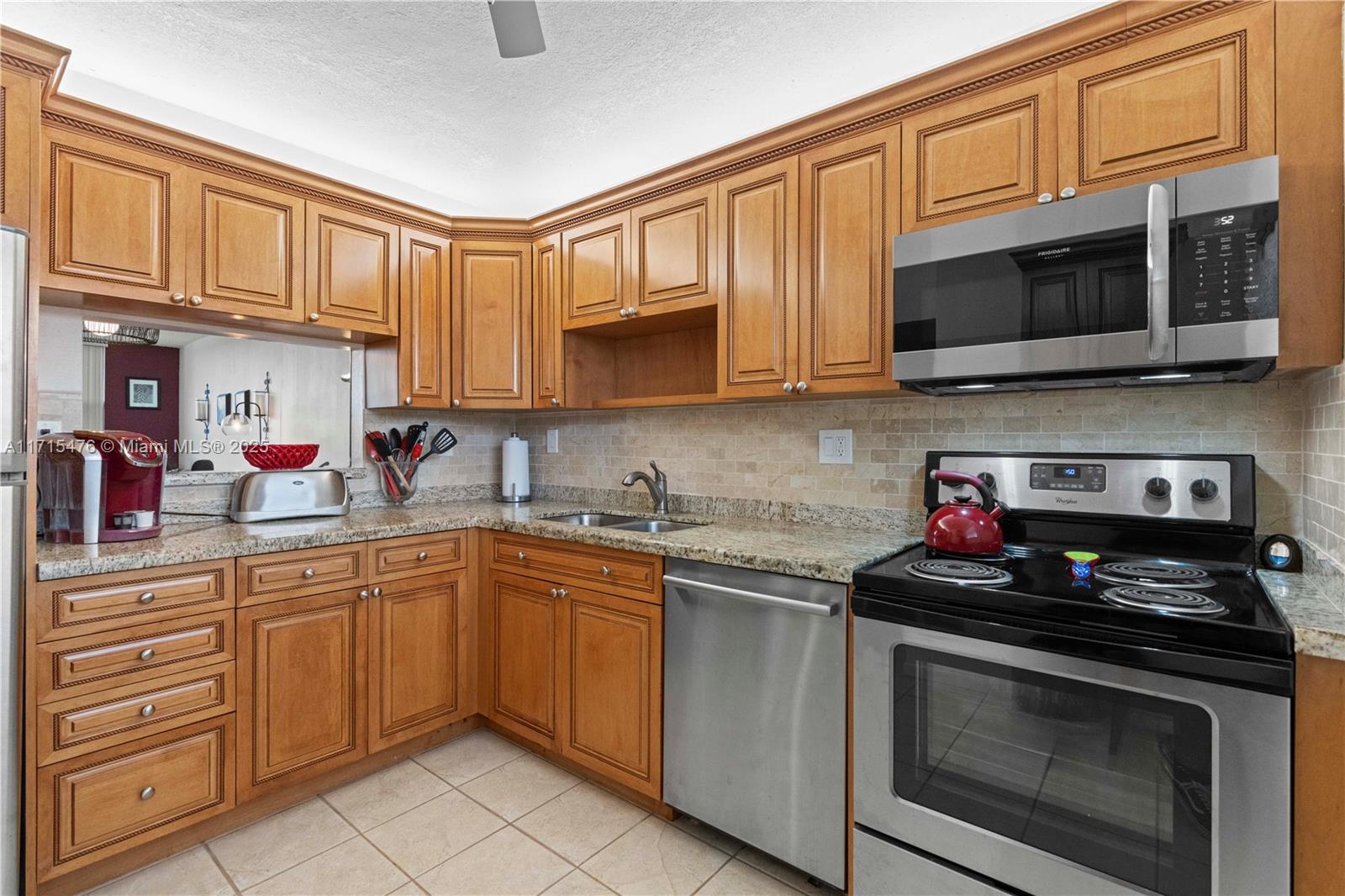 6870 Royal Palm Blvd 208m Property Photo 5
