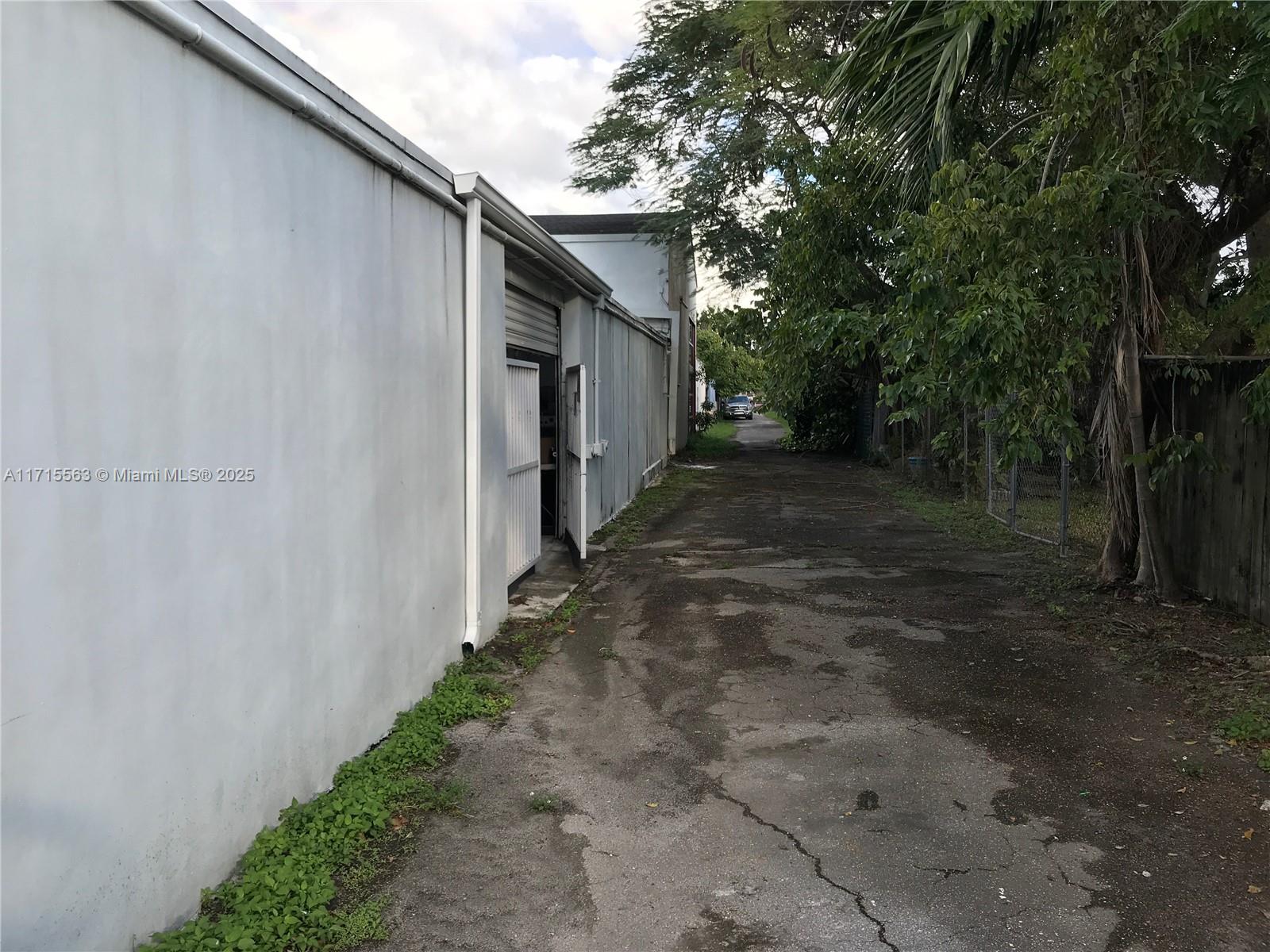 1628 Nw 28th St Property Photo 10
