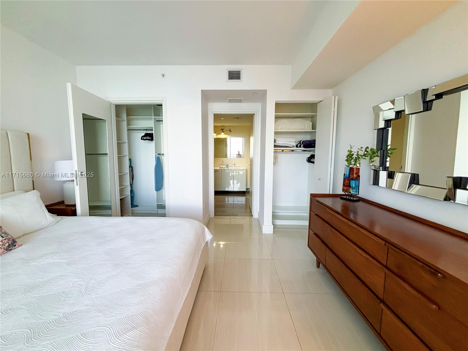 1300 Brickell Bay Dr 2707 Property Photo 9