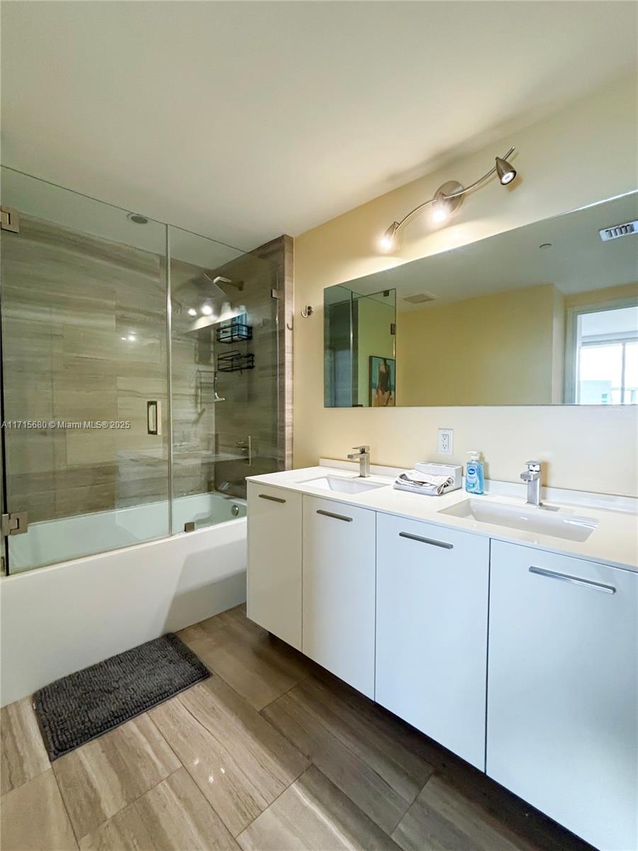 1300 Brickell Bay Dr 2707 Property Photo 11