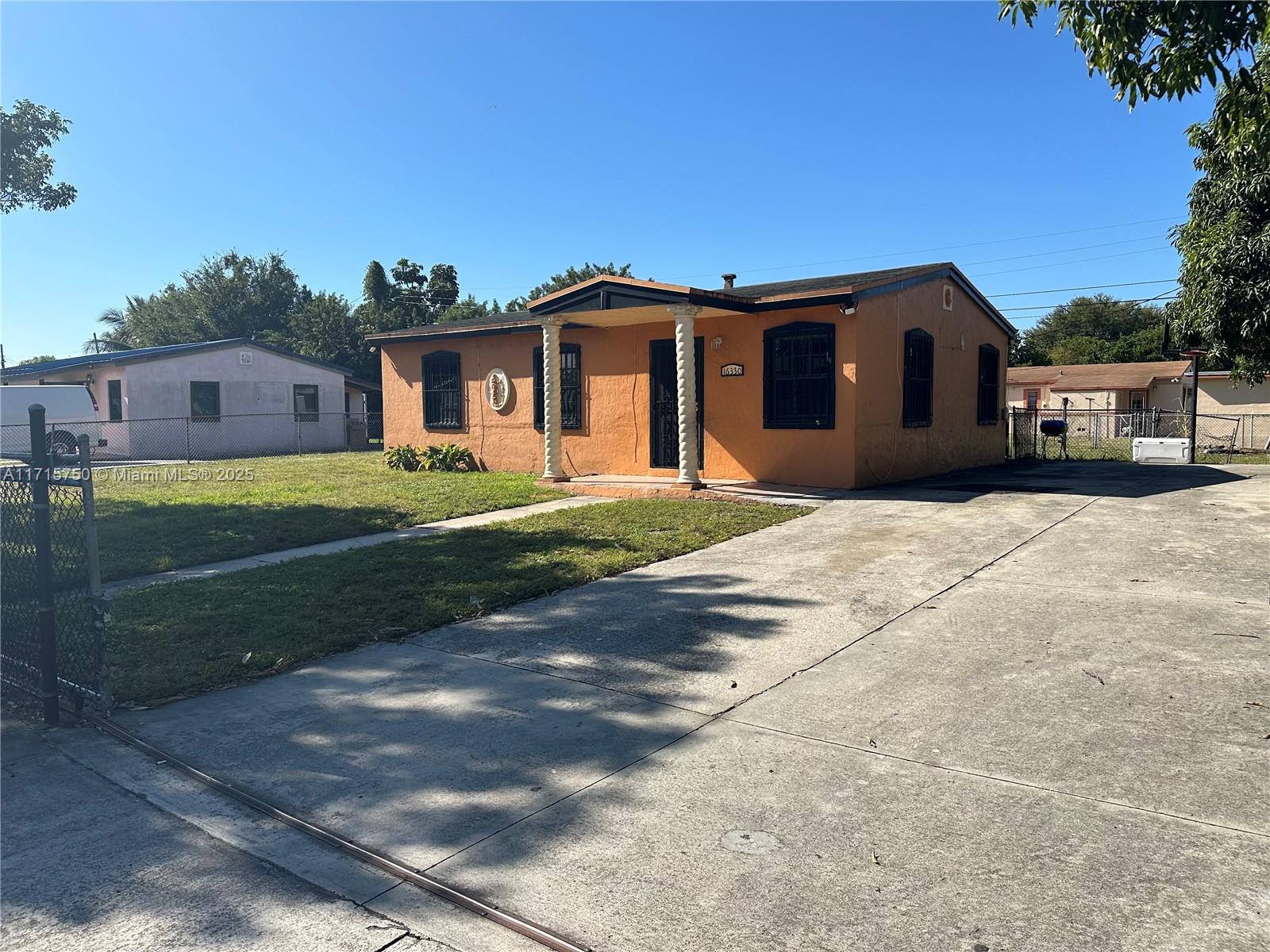 16330 Nw 17th Ct Property Photo 4