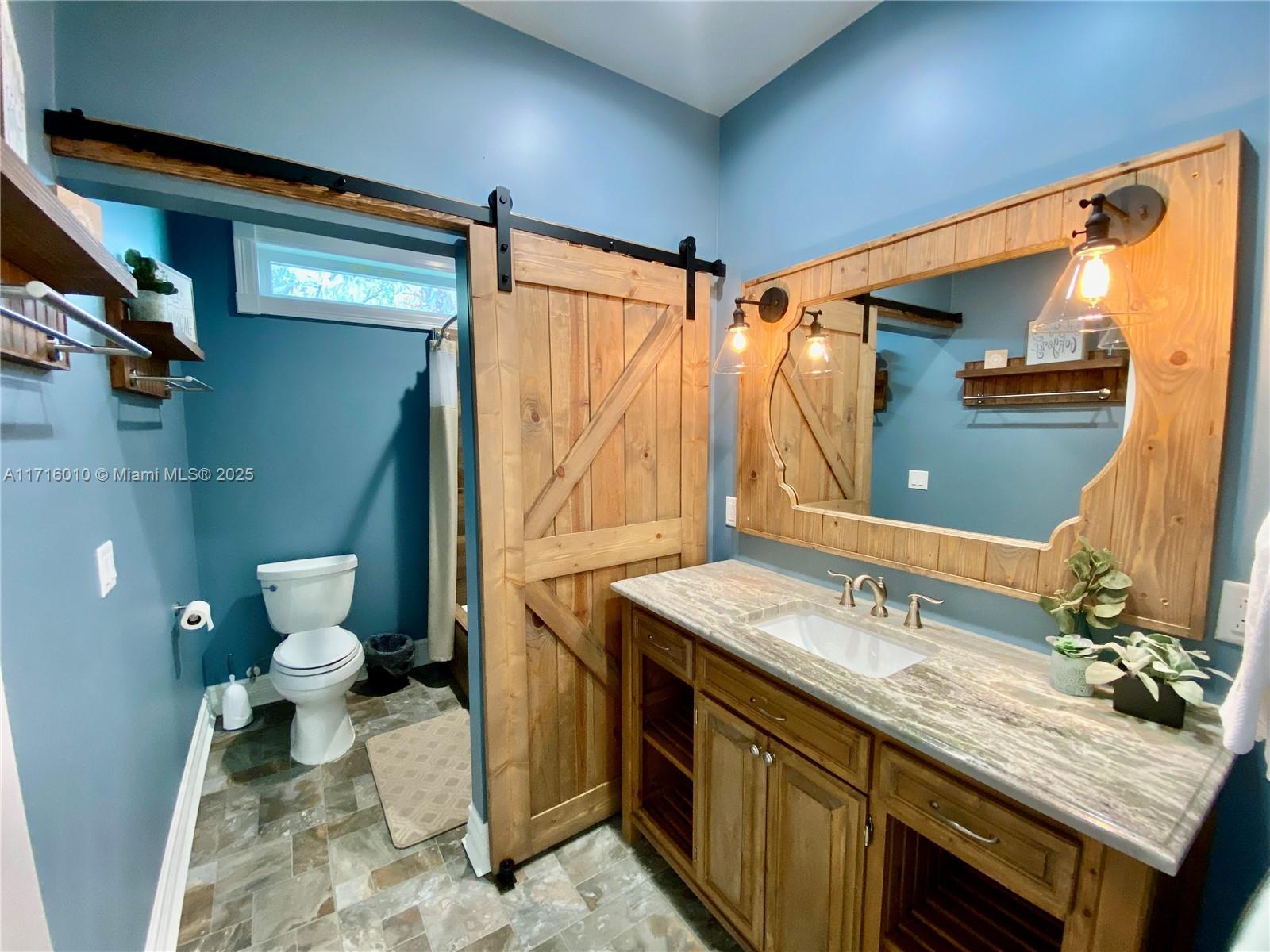 424 Lake Mirror Dr Property Photo 27