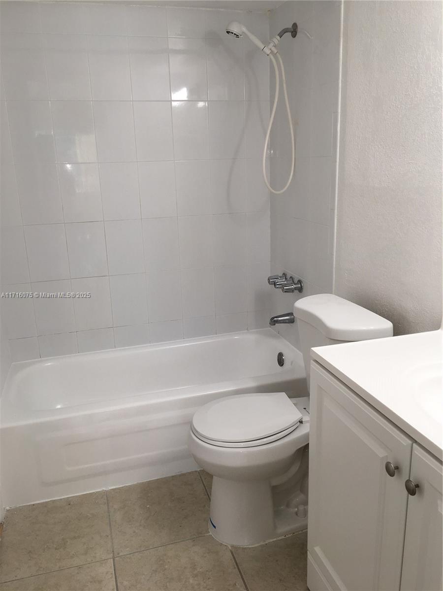 10900 Sw 104th St 210 Property Photo 16
