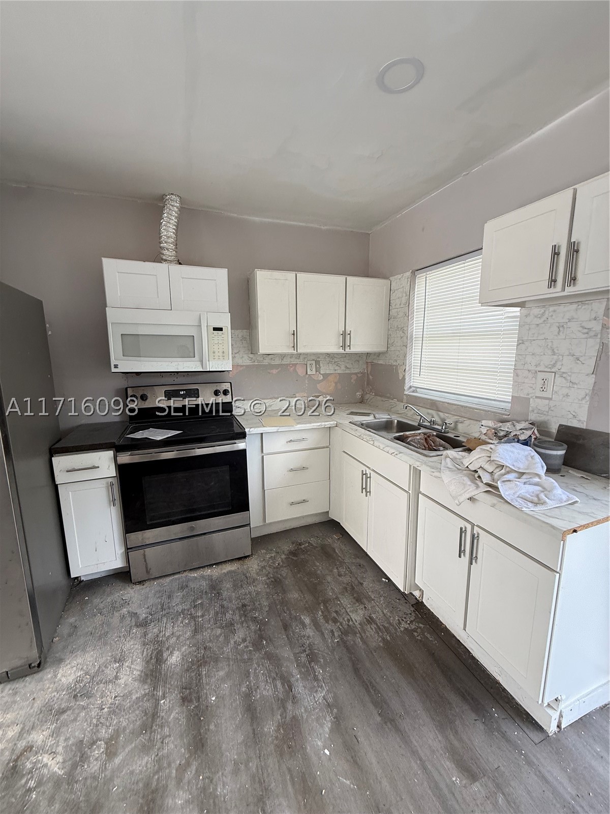 1240 SW 32nd Ave Property Photo 1