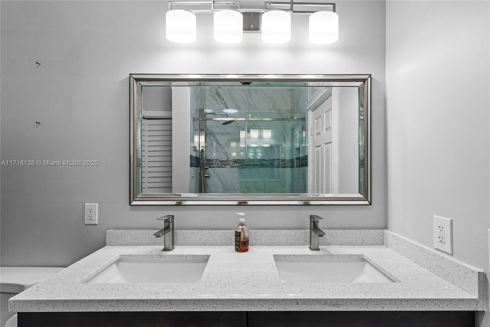 2911 Crestwood Ter 5201 Property Photo 44