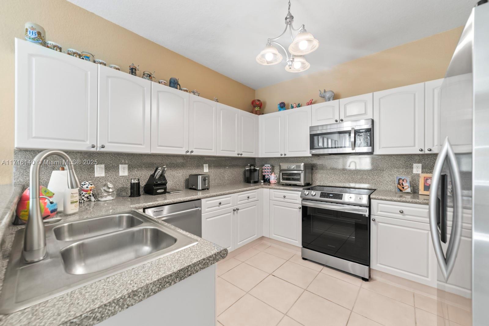 160 Jacaranda Country Club Dr 201 Property Photo 6