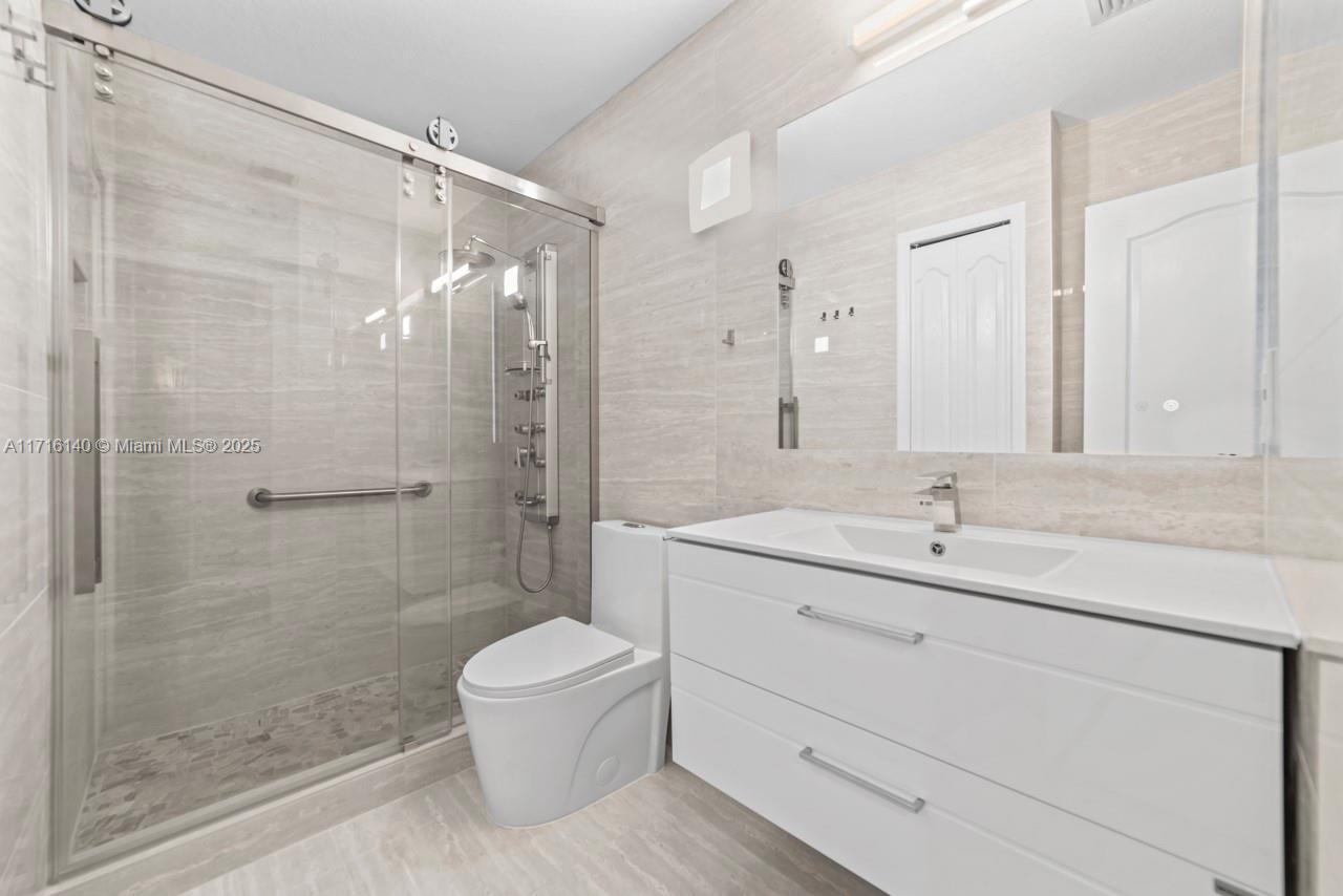 160 Jacaranda Country Club Dr 201 Property Photo 17