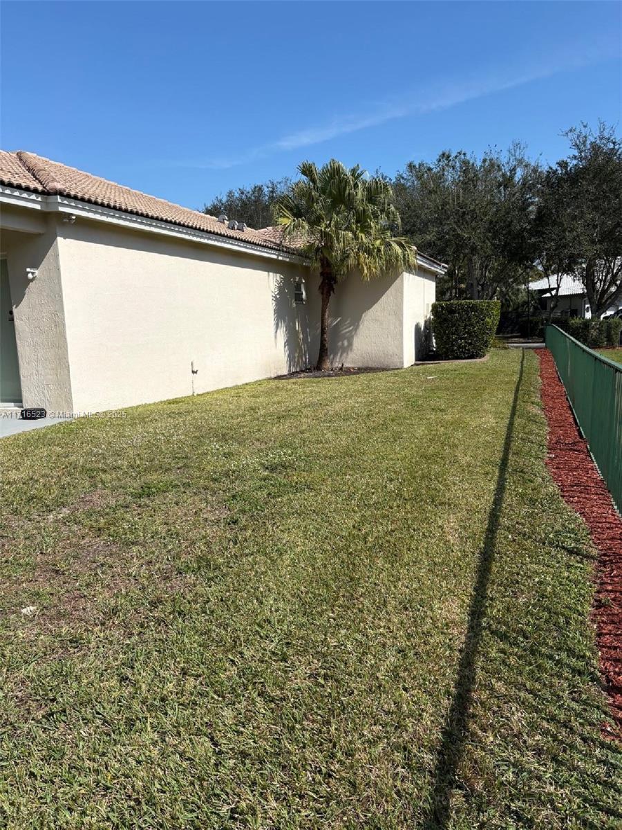 2420 Fairways Dr Property Photo 4