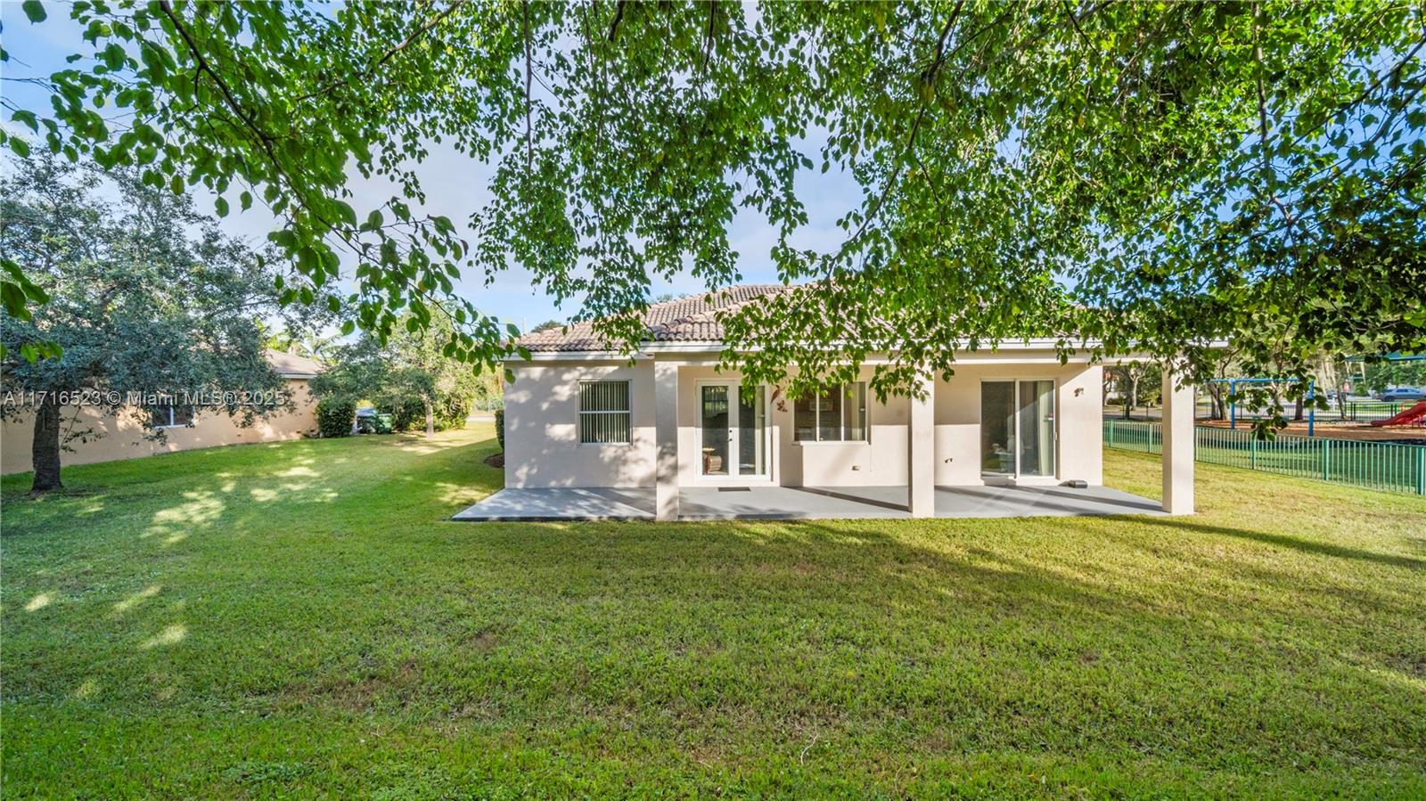 2420 Fairways Dr Property Photo 12