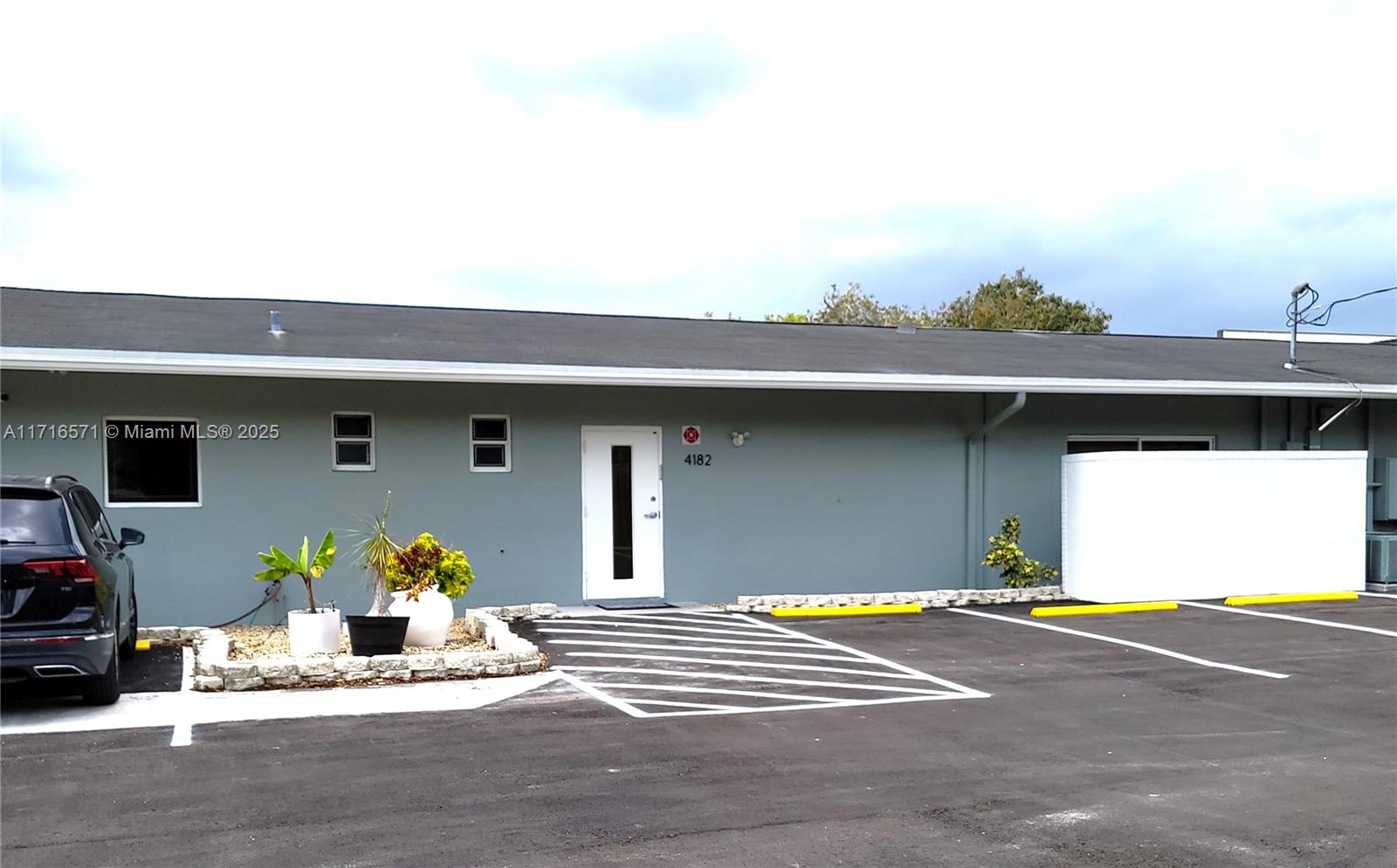 A11716571 Property Photo 1